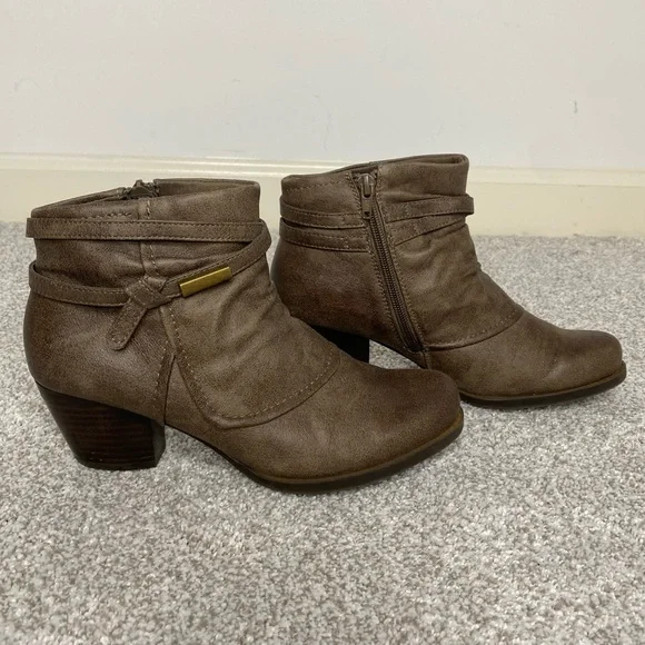 Brown ankle boots size